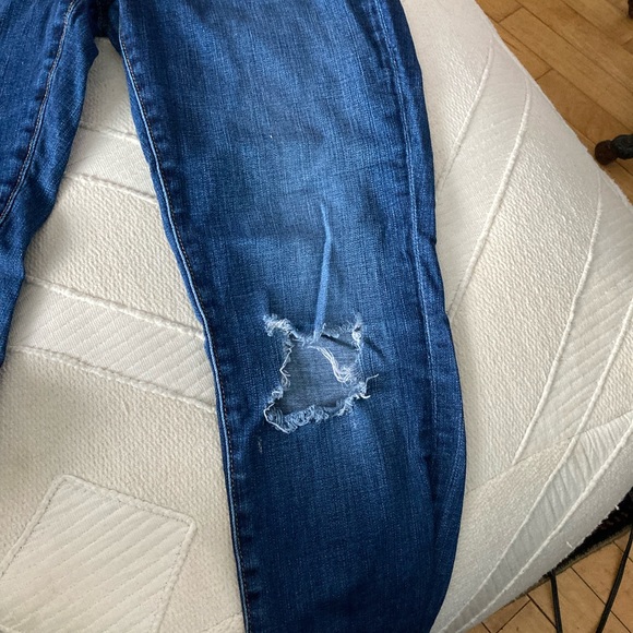 AG distressed legging ankle jeans! - Picture 4 of 16
